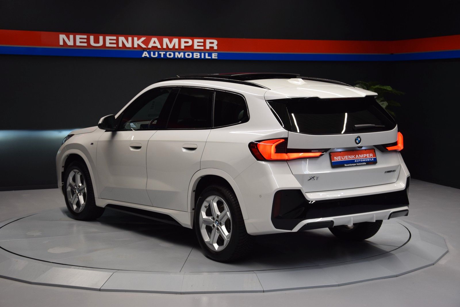 Fahrzeugabbildung BMW X1 18i sDrive M Sport H&k Panorama ACC Ambiente