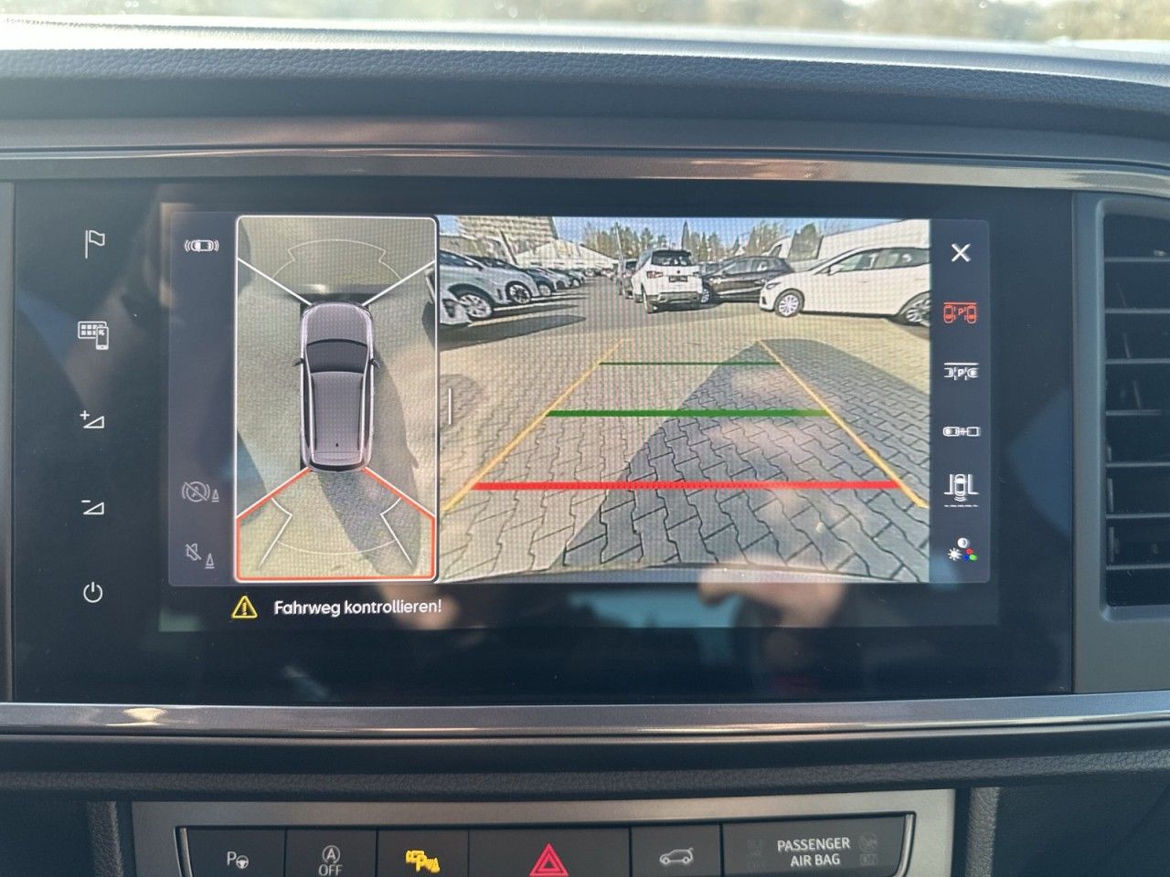 Fahrzeugabbildung CUPRA Ateca Tribe Edition 2.0 TSI 300 PS DSG 4Drive - mit KI generiert/bearbeitet