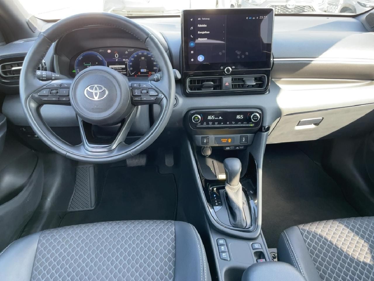Fahrzeugabbildung Toyota Yaris 1,5l 130PS Hybrid Style