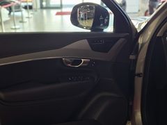 Fahrzeugabbildung Volvo XC 90 T8 Plus Dark Recharge Plug-In Hybrid AWD