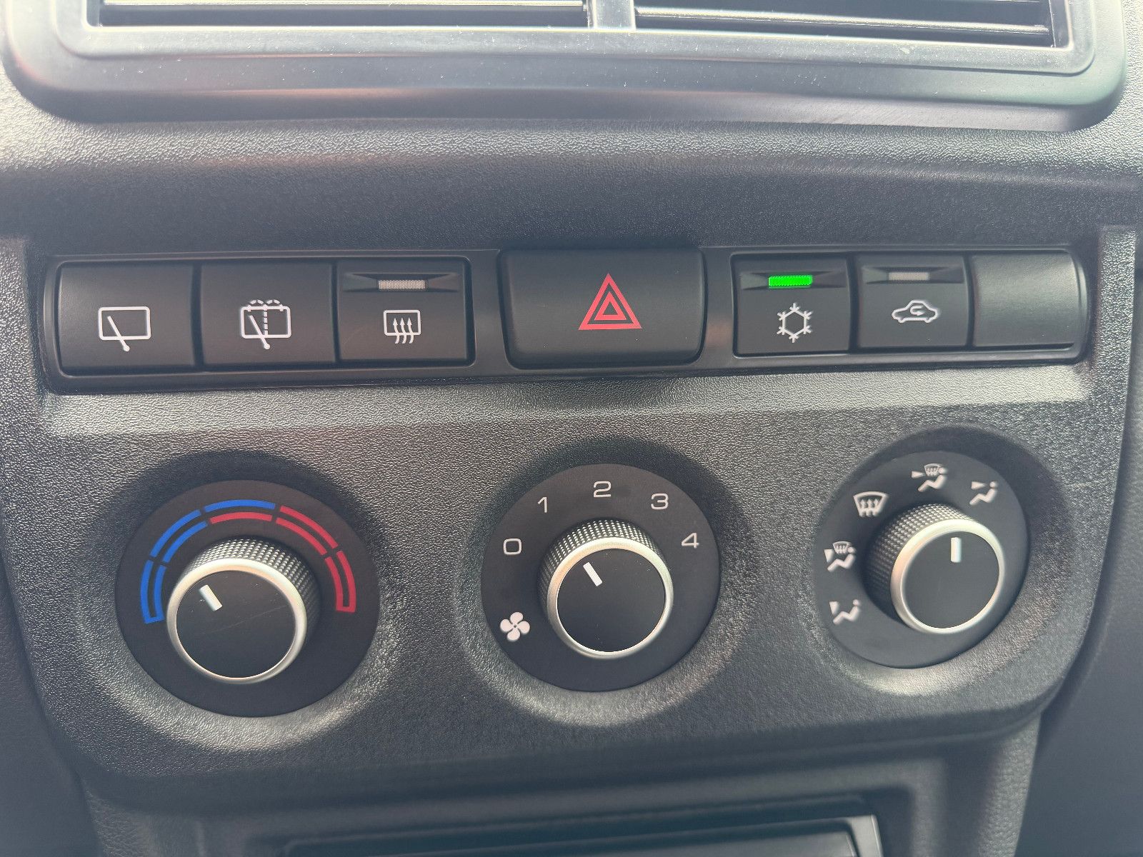Fahrzeugabbildung Lada LEGEND "PREMIUM PLUS"! SONDERAUSST. AET-2026!