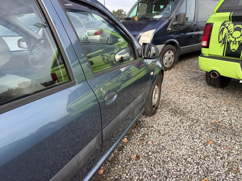 Dacia Logan 2011 — photo 16