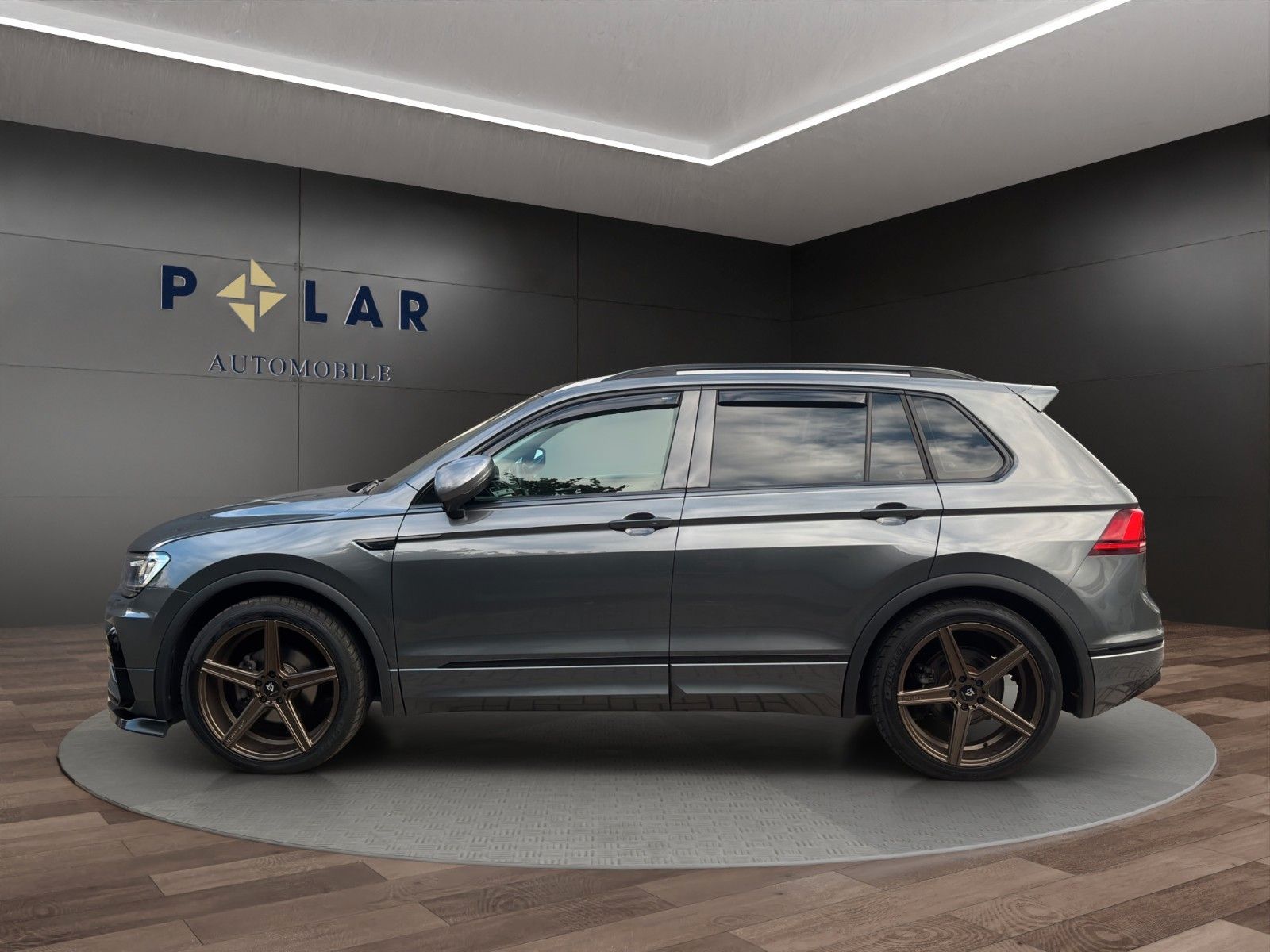 Fahrzeugabbildung Volkswagen Tiguan R-Line 4Motion*Sportauspuff*Dig.Cock*AHK*