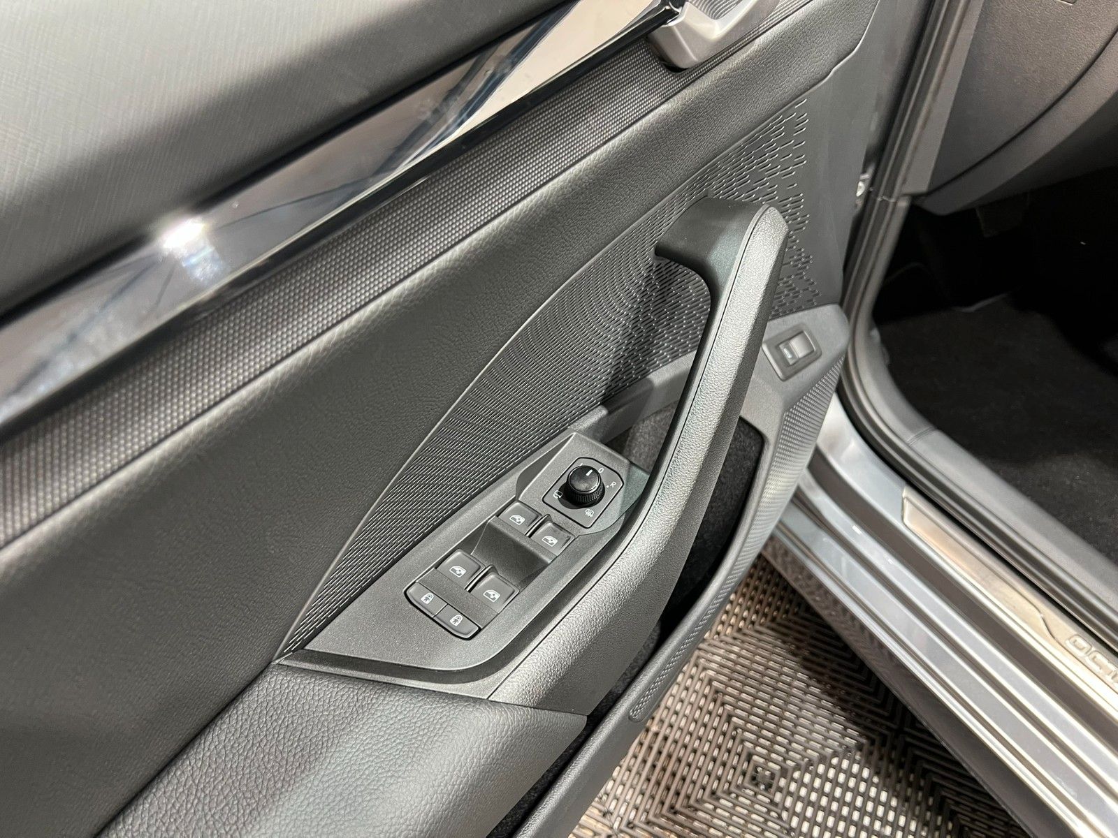 Fahrzeugabbildung SKODA Octavia 2.0 TDI DSG Selection Combi/AHK/ACC