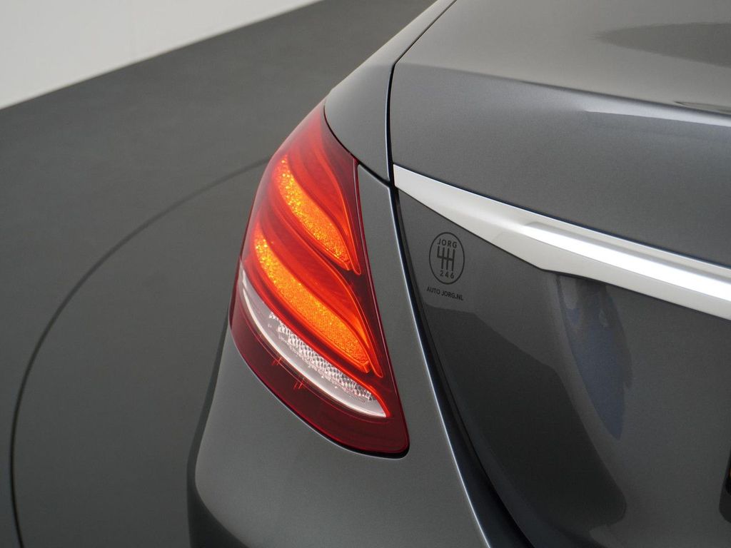 Mercedes-Benz E 350 e Avantgarde AHK Widescreen Sfeer verlicht