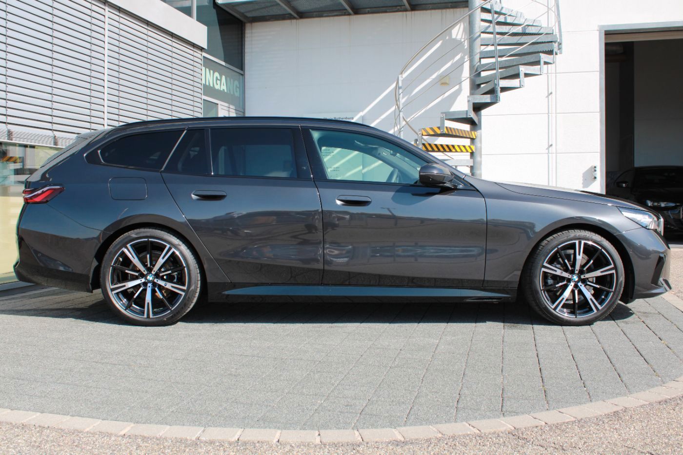 BMW 520d Touring M Sport 20 Zoll DA AHK Standhzg foto 3