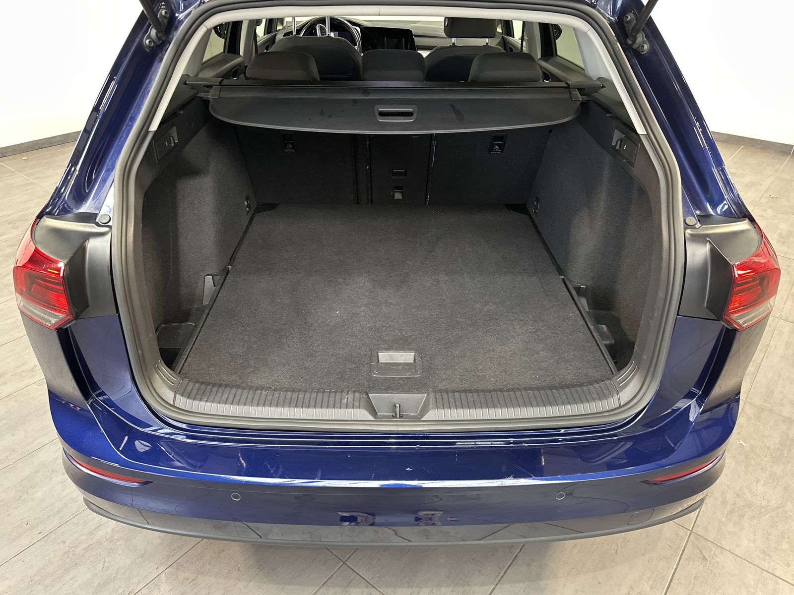 Fahrzeugabbildung Volkswagen Golf Variant 2.0 TDI Life NAV+LED+ACC+PP+SHZ+1HD