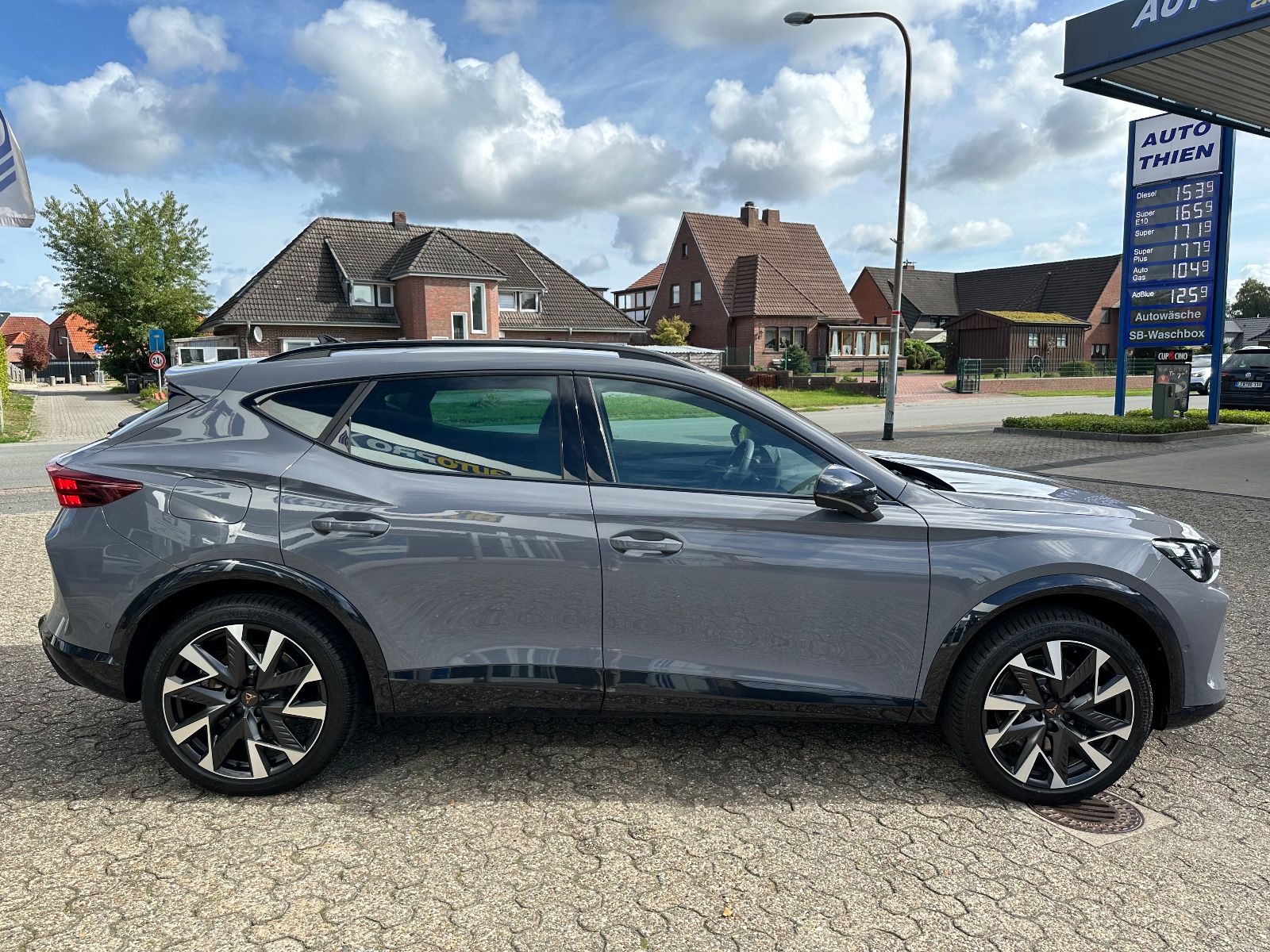 Fahrzeugabbildung CUPRA Formentor VZ 2.0 TSI DSG Navi/ACC/AHK/LED/Shzg.