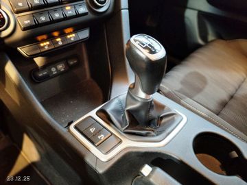 Kia Sportage 2WD AHK-Klima-SHZG-Allwetter-2 Vorbesit