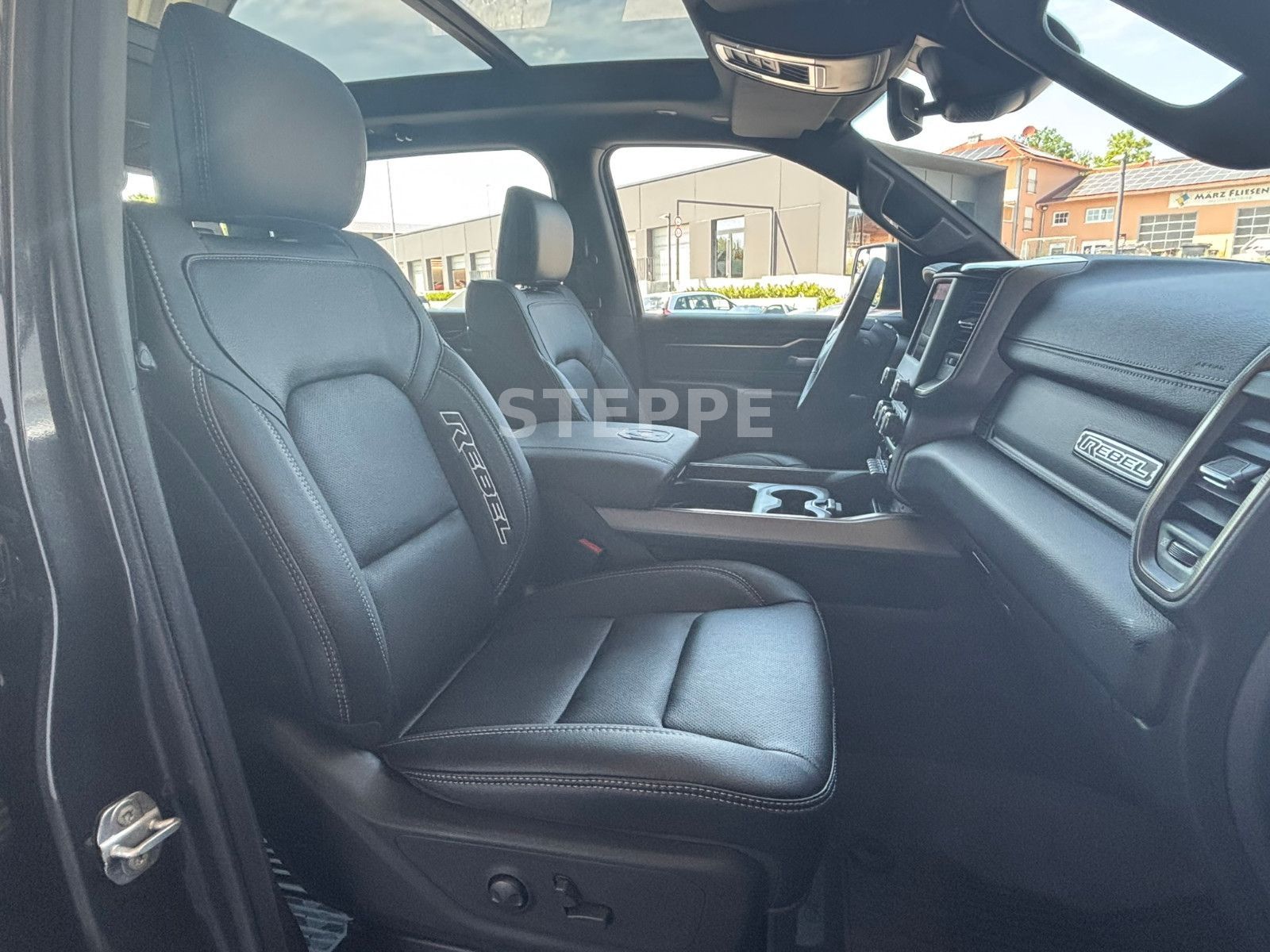 Dodge RAM 1500 REBEL 5,7V8 LPG NIGHT ACC, Luftfed,360°