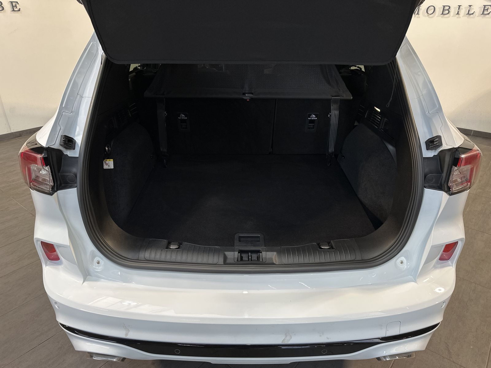 Fahrzeugabbildung Ford Kuga ST-Line X NAV+LED+PANO+AHK+20ZO+ACC+KAMERA