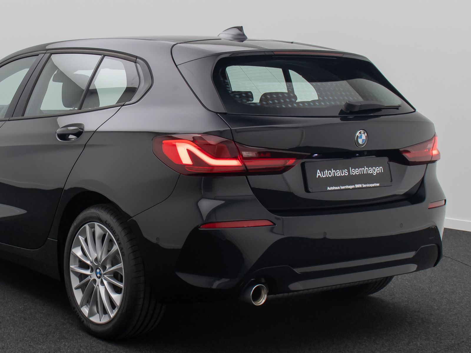 Fahrzeugabbildung BMW 118i Advantage HUD Kamera Alarm DAB CockpitProf