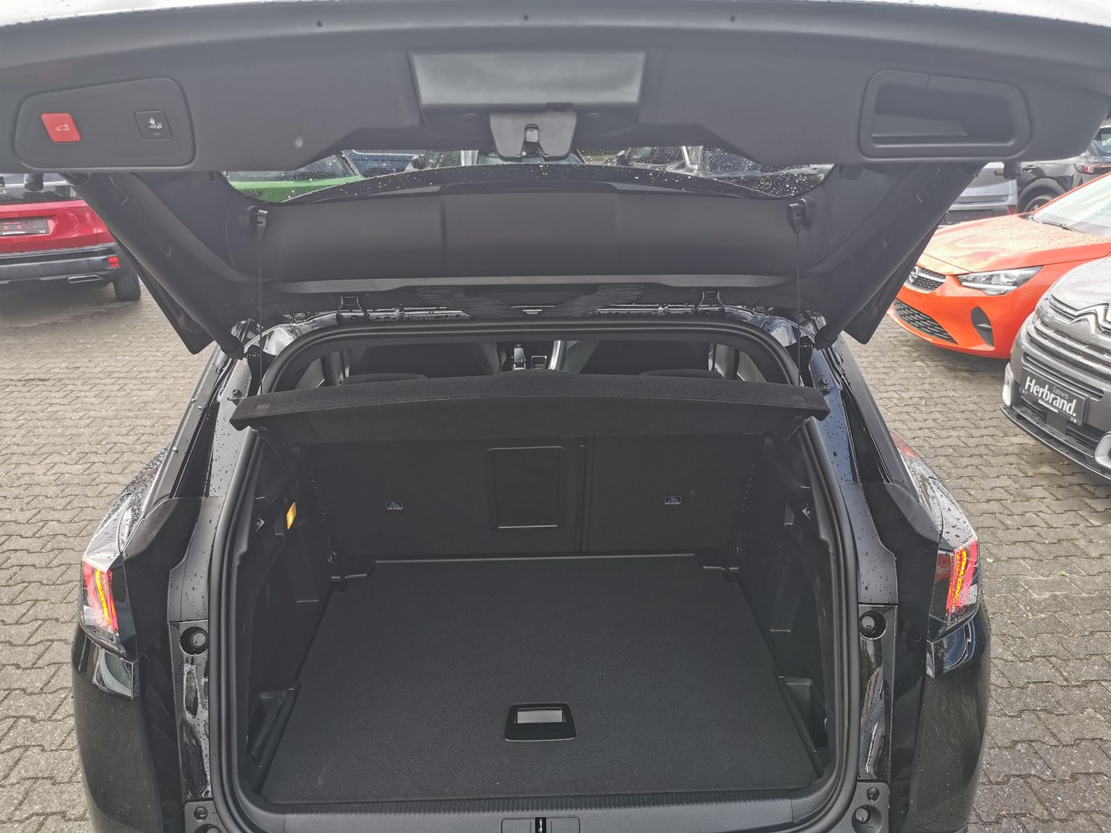 Fahrzeugabbildung Peugeot 3008 1.2 PureTech 130, GT