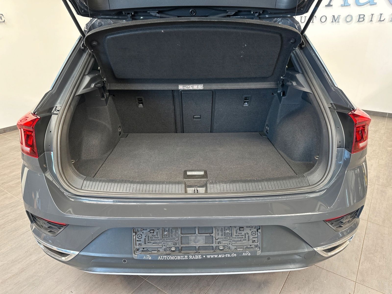 Fahrzeugabbildung Volkswagen T-Roc 2.0 TDI DSG Sport NAV+STHZG+KAM+SHZ+PDC