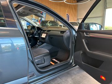 Skoda Octavia Combi *PANO*ACC*NAVI*LED*2-ZONEN*