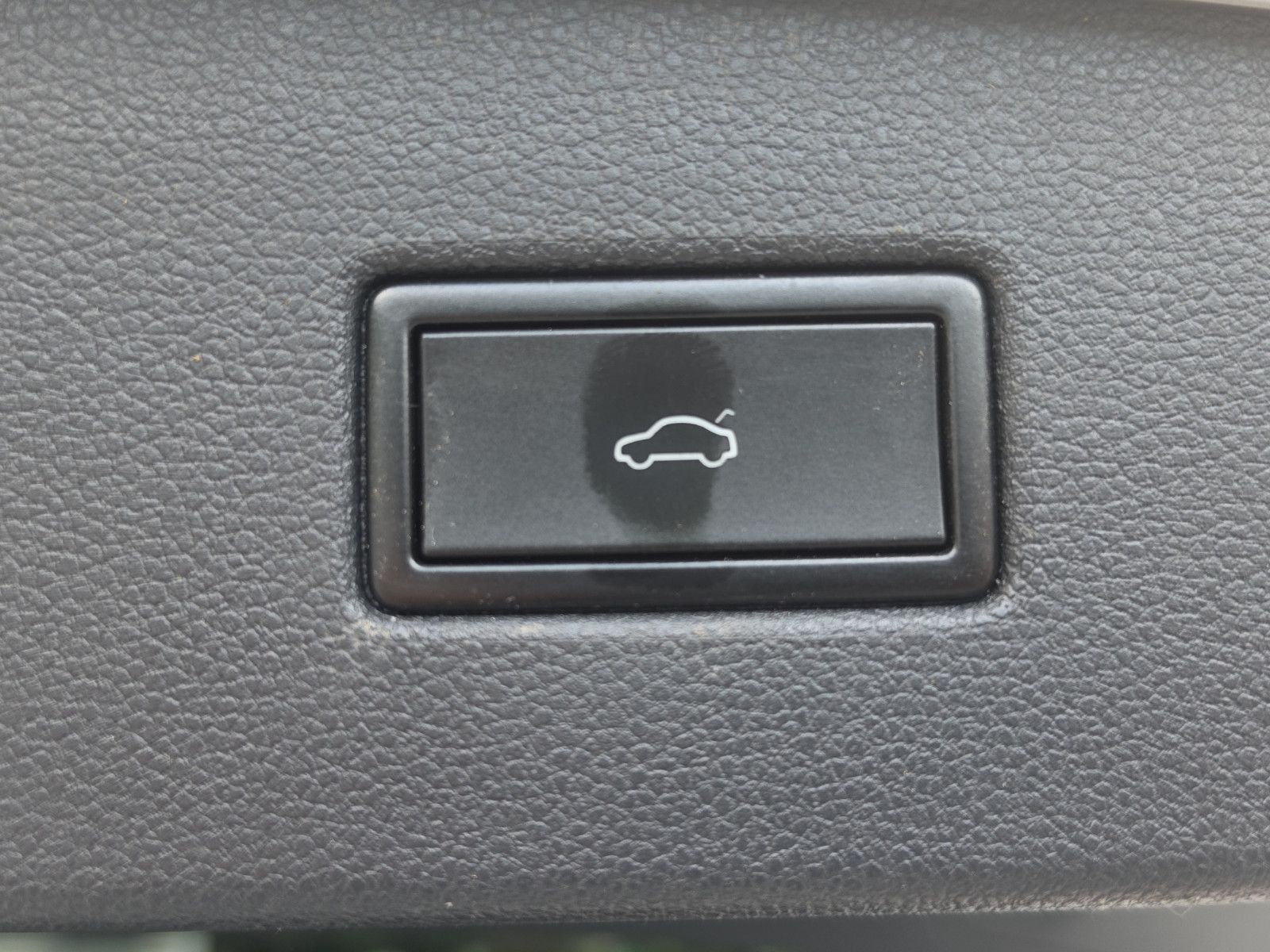 Fahrzeugabbildung Volkswagen Tiguan  R-LINE HiGHLiNE  4MOTION PANORAMA DACH