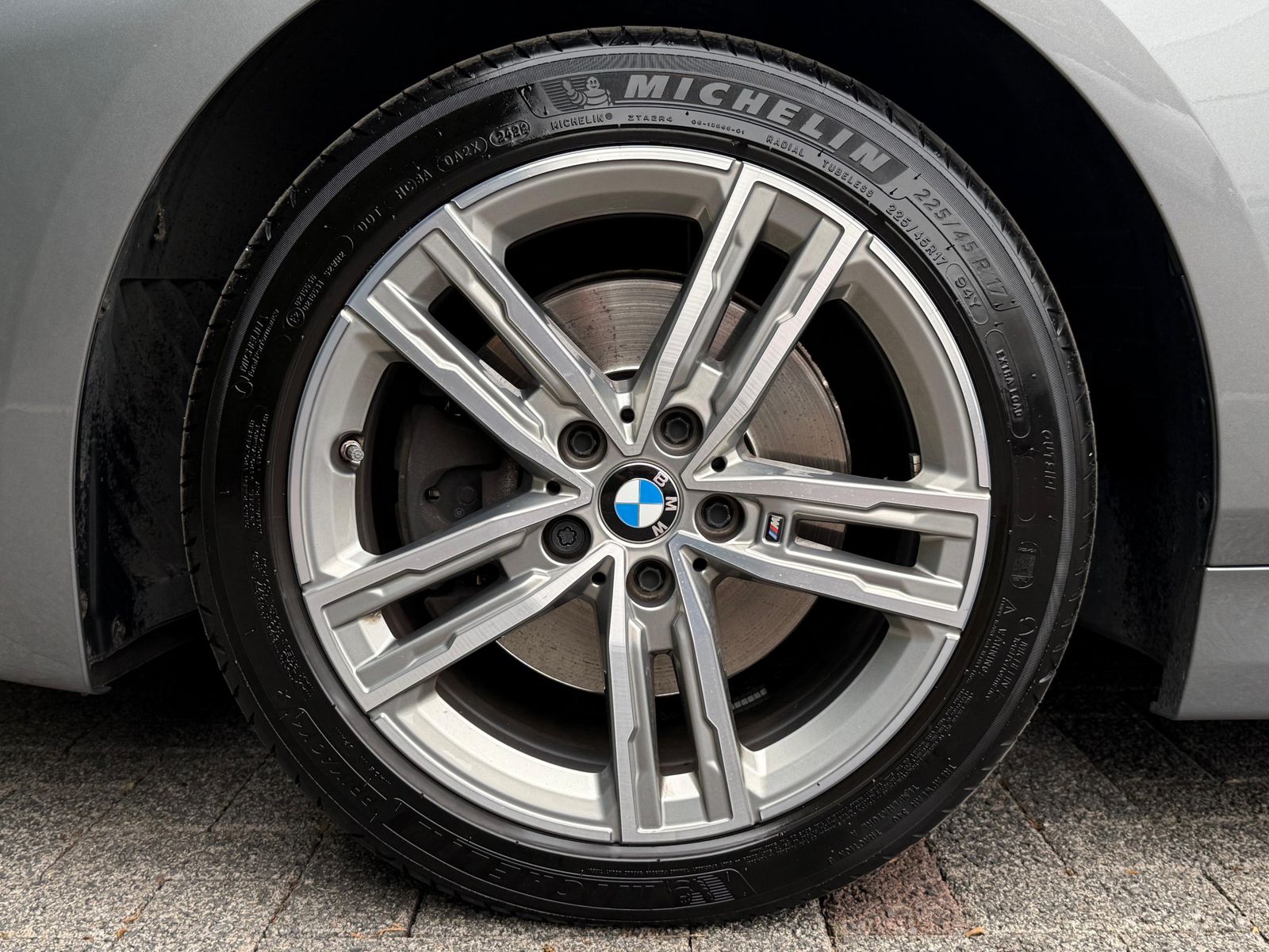 Fahrzeugabbildung BMW 118  d Aut. M Sport LED+NAVI+SHZ+AHK+AMBI+CARPL+