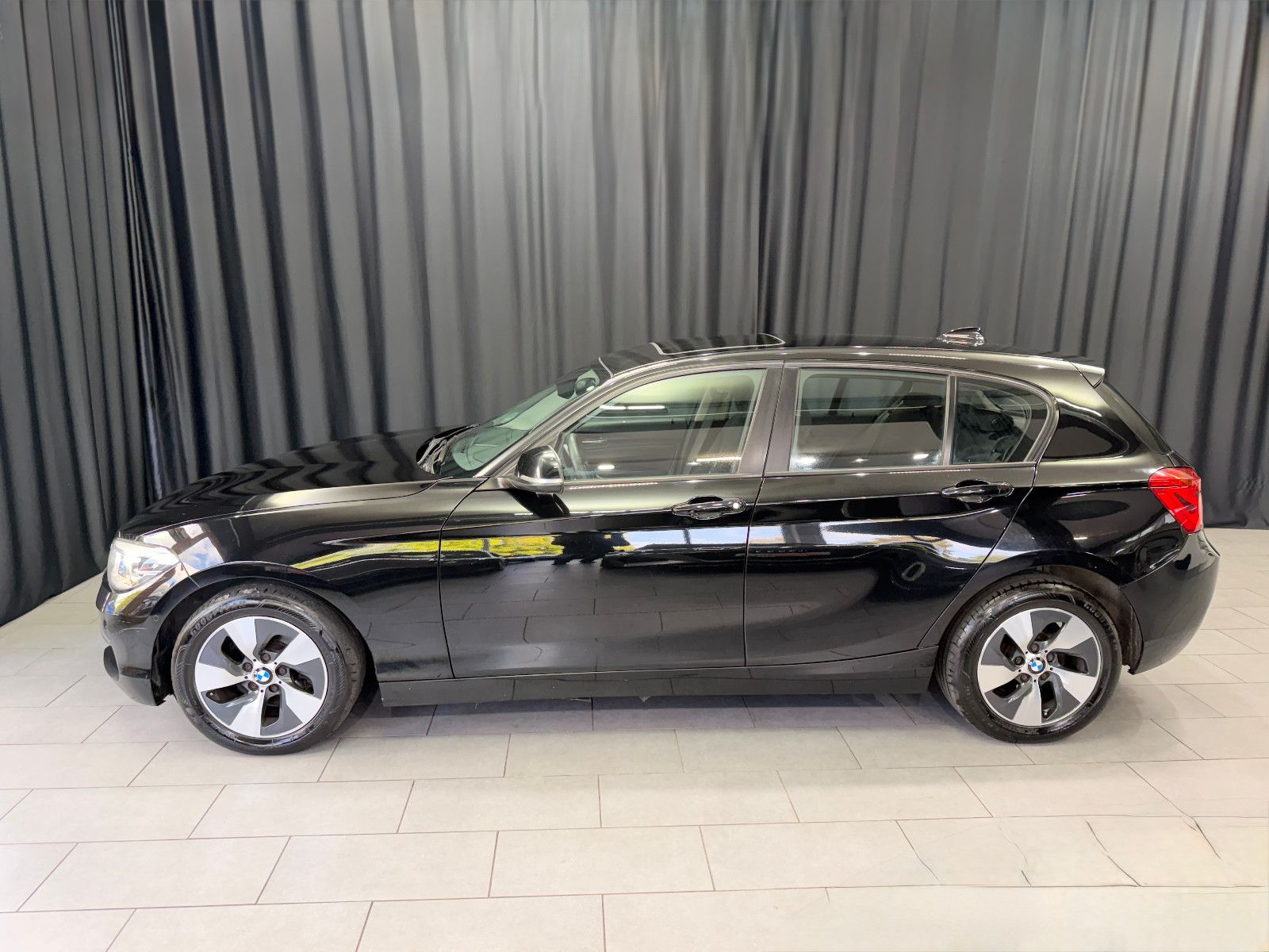 Fahrzeugabbildung BMW 120d xDrive Advantage|AUTOMATIK|HIFI|PDC|PANO|NA