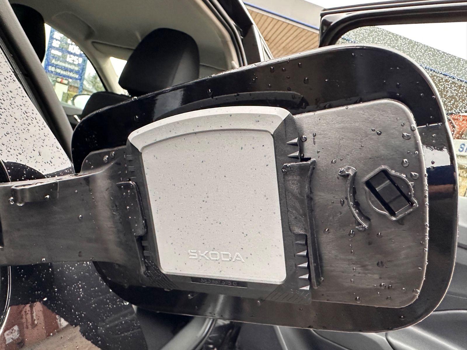 Fahrzeugabbildung SKODA Fabia 1.0 TSI DSG Selection LED/PDC/SHZG/APP/GRA