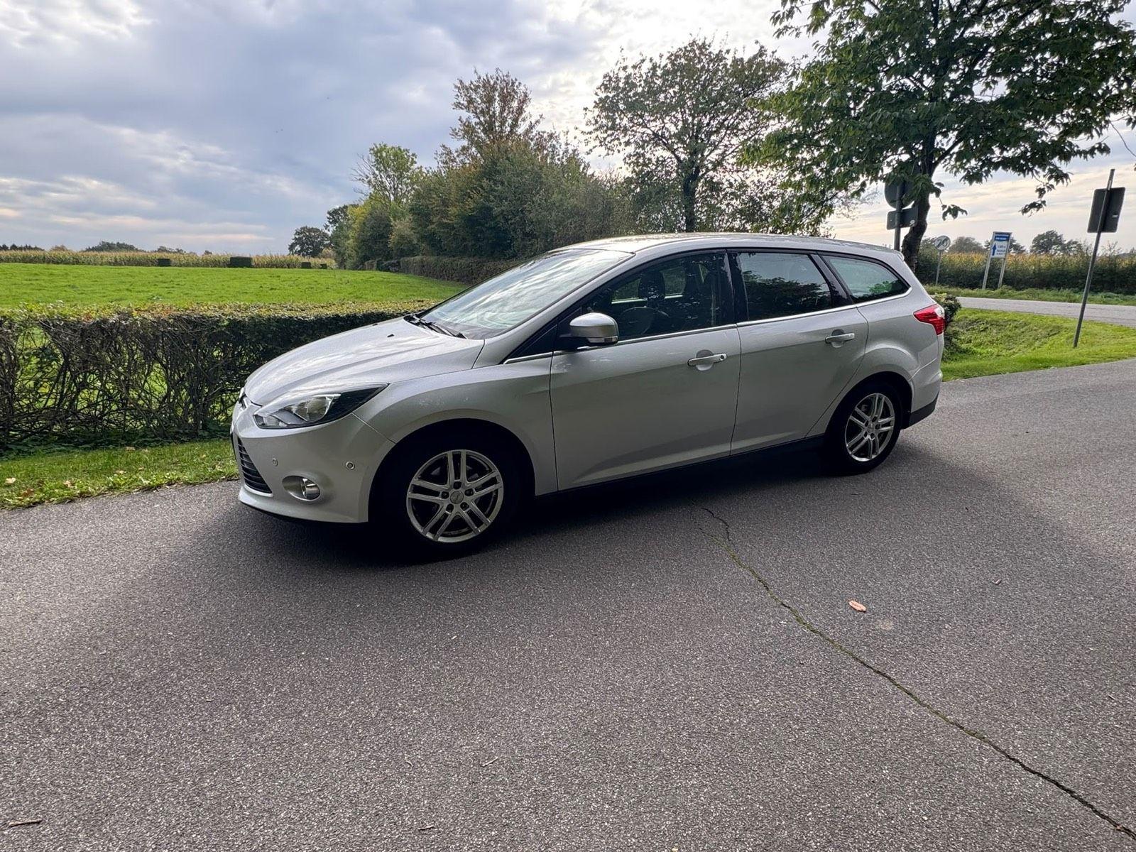 Ford Focus 2014 — салон