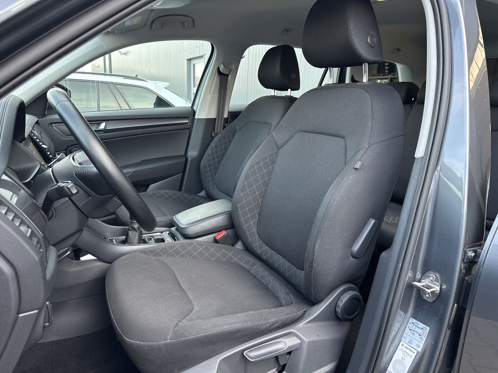 Fahrzeugabbildung SKODA Kodiaq 1.5 TSI Active NAV+LED+CARPLAY+TEMPOMAT