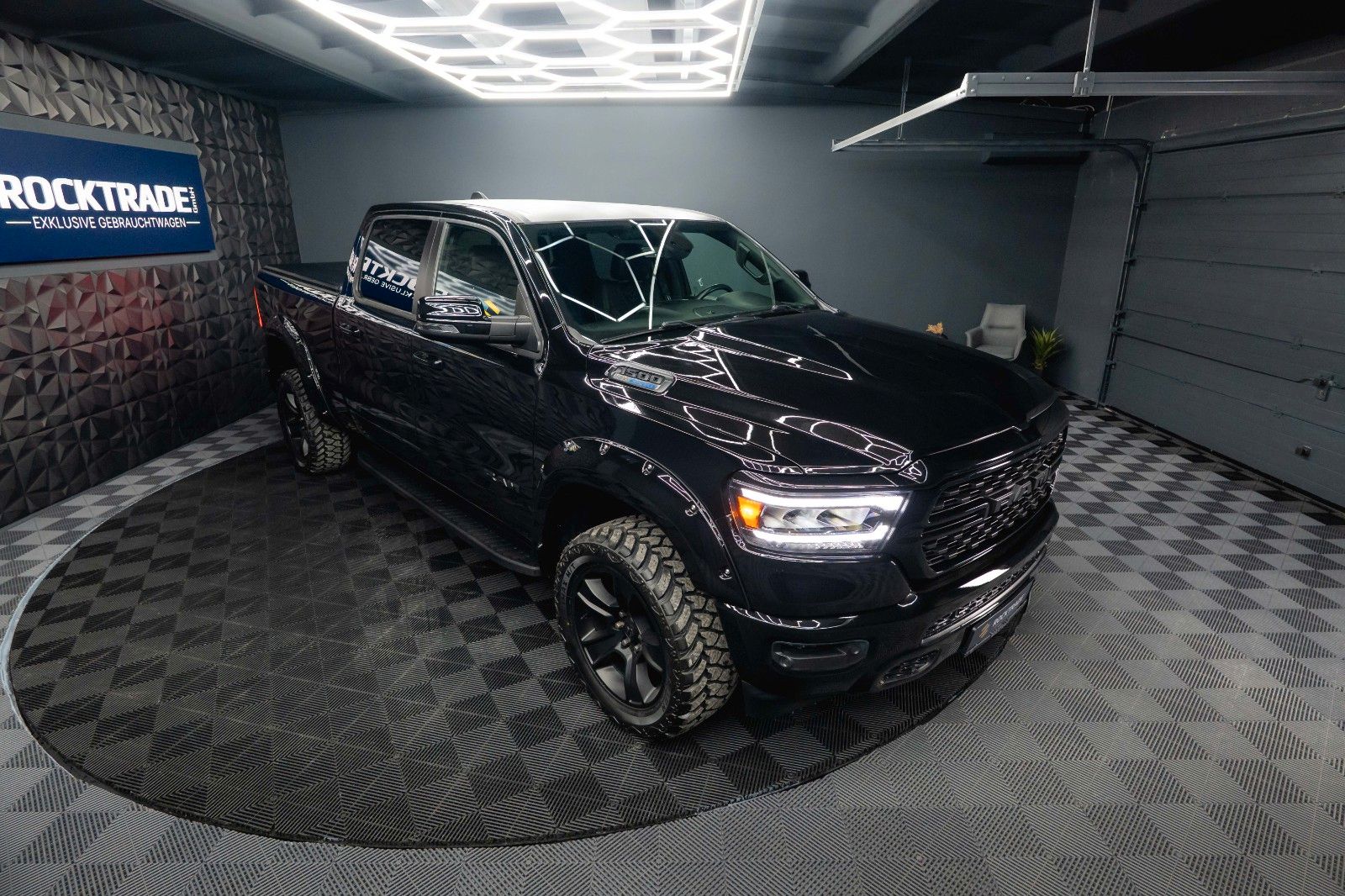 Fahrzeugabbildung Dodge RAM 5.7 V8 HEMI 4x4 BLACK EDITION Longbed 19%