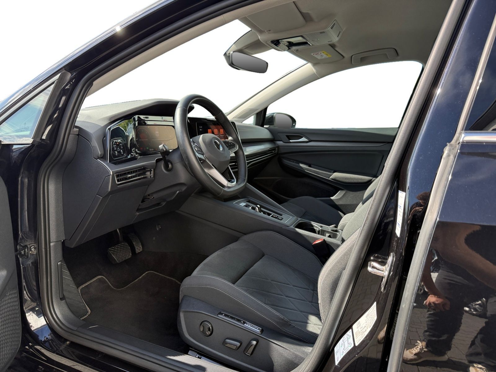 Fahrzeugabbildung Volkswagen Golf VIII 2.0 TDI Style AHK MATRIX-LED
