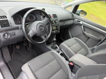 Volkswagen Touran - 12