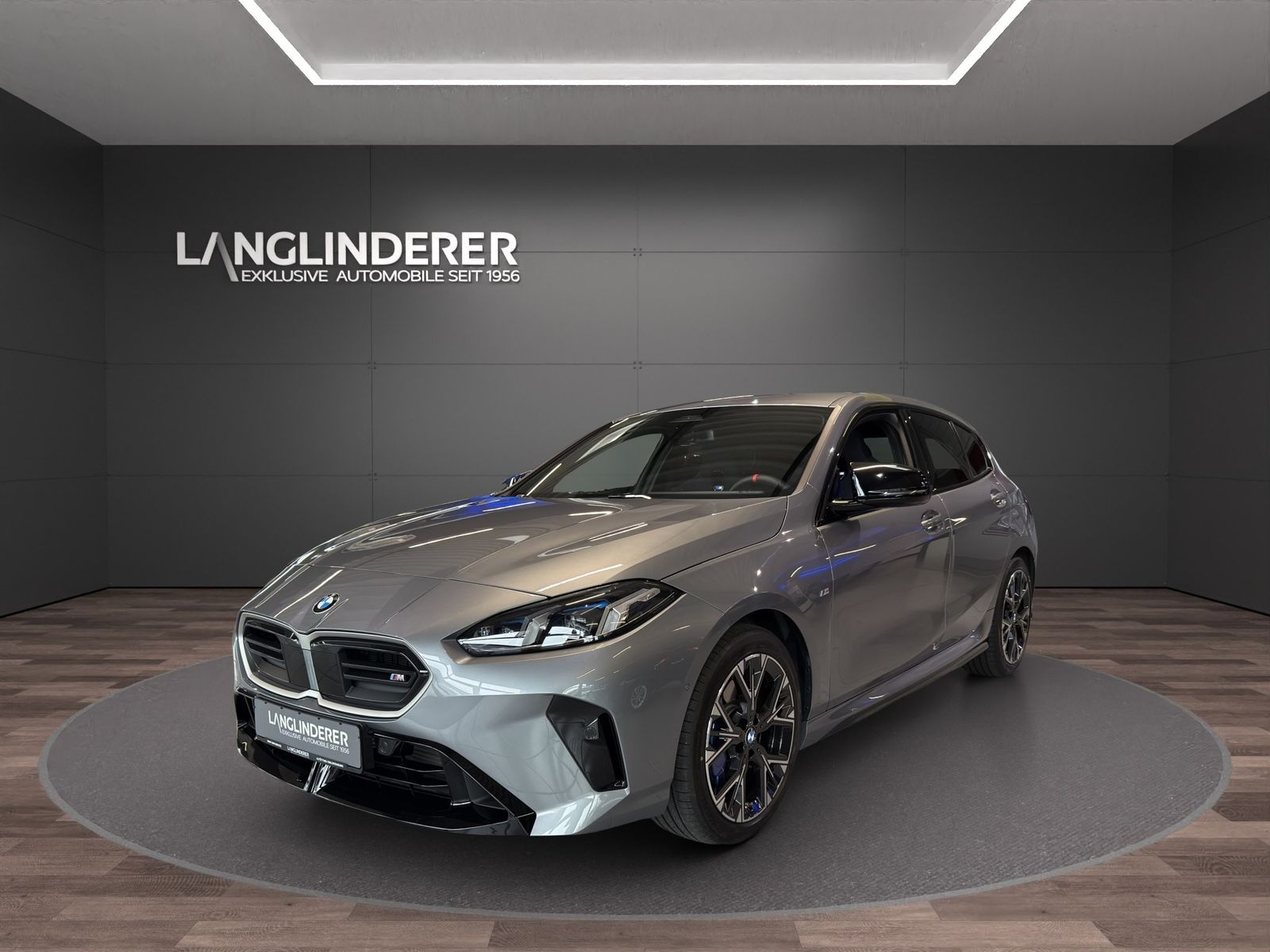 BMW M135 xDrive 5-Türer NP 63.459,- AHK eSitze h/k