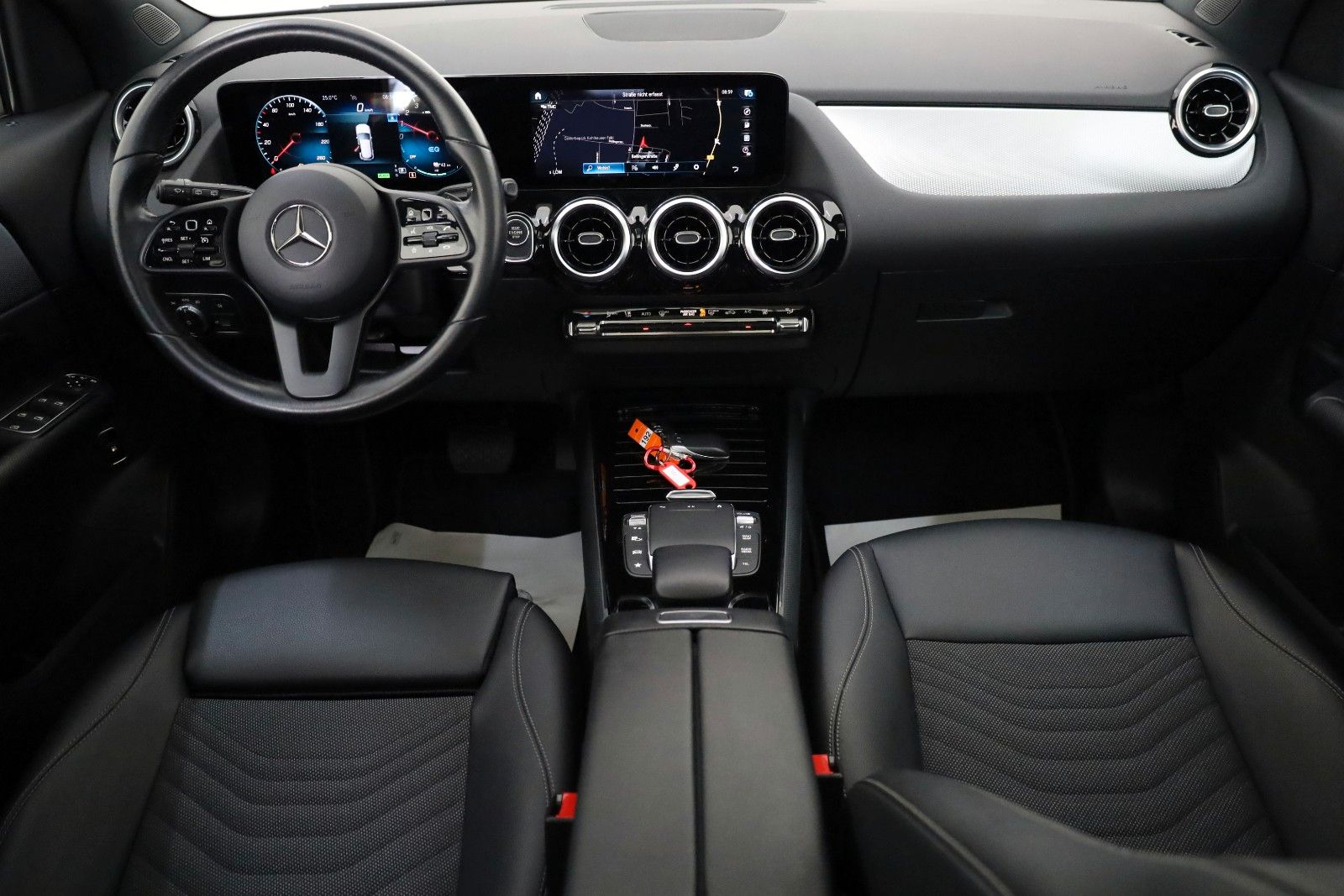 Fahrzeugabbildung Mercedes-Benz GLA 250 e, Style,T.Leder,Navi,LED,SH,Kamera,Pano