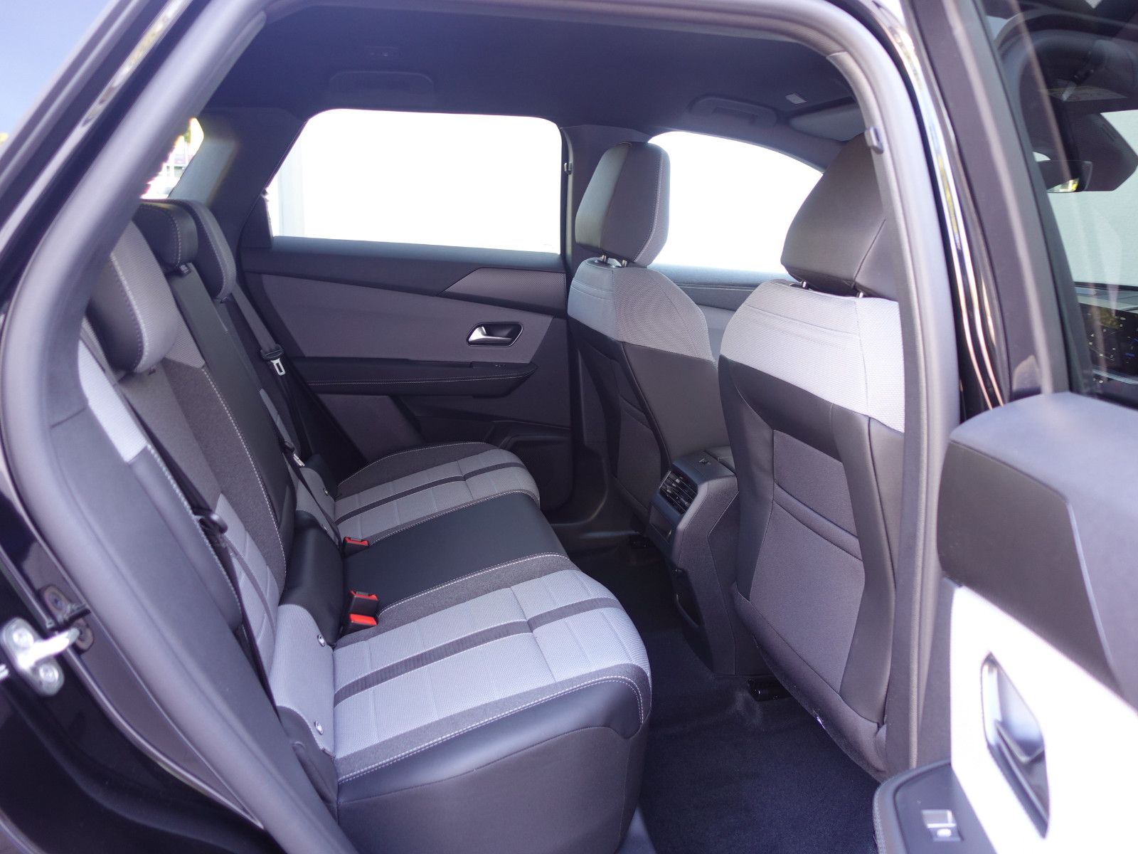 Fahrzeugabbildung Opel Grandland GS, Head Up, LED, PP, Navi, RFK