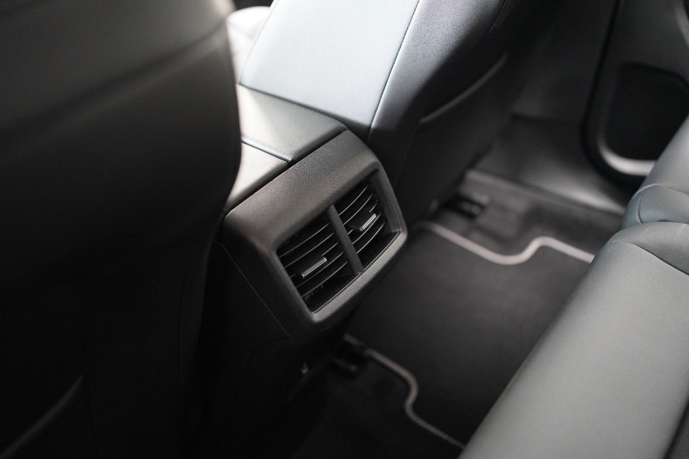 Fahrzeugabbildung Citroën C5 Aircross Plug In Hybrid 225 C-Series Navi DAB