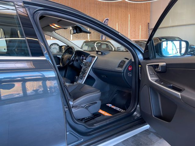 Volvo XC60 Momentum AWD *BI-XENON*PANO*NAVI*PDC*AHK*