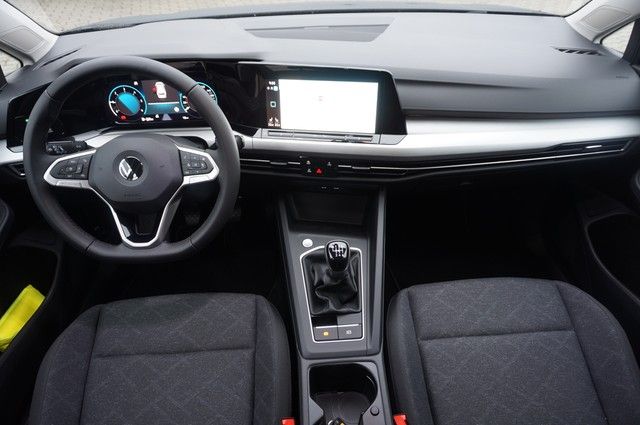 Fahrzeugabbildung Volkswagen Golf VIII Variant TDI Life LED Navi AID ACC RFK