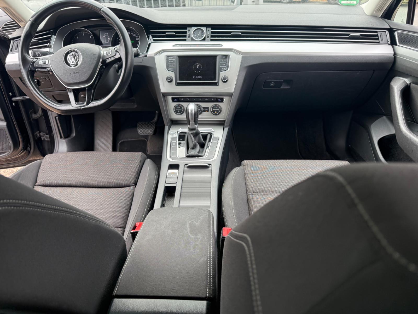 Volkswagen Passat 2015 — photo 19