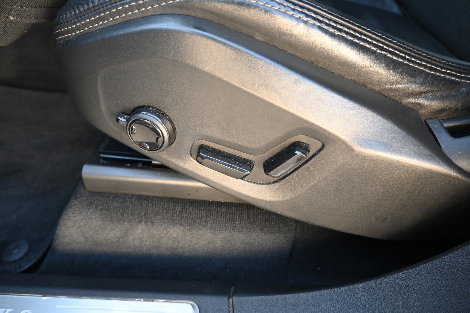 Fahrzeugabbildung Volvo XC90 D5 AWD Autom. Inscription*LUFT*360°*AHK*7-S