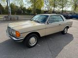 Mercedes-Benz Mercedes Benz 230 CE W123 - Mercedes-Benz 230 in Duisburg