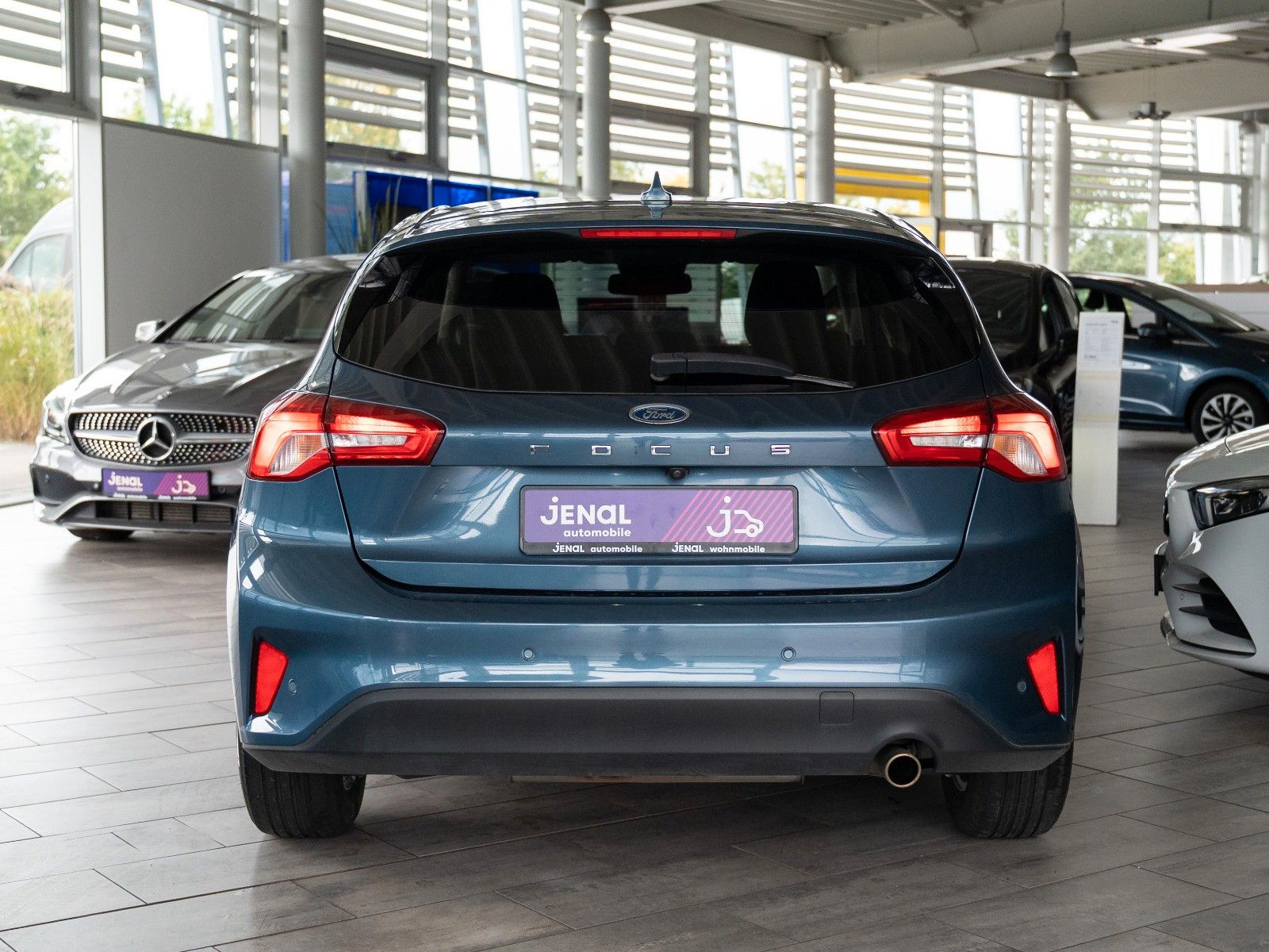Fahrzeugabbildung Ford Focus Lim. C&C WINTER-P./NAVI/KLIMA/DAB/JRC