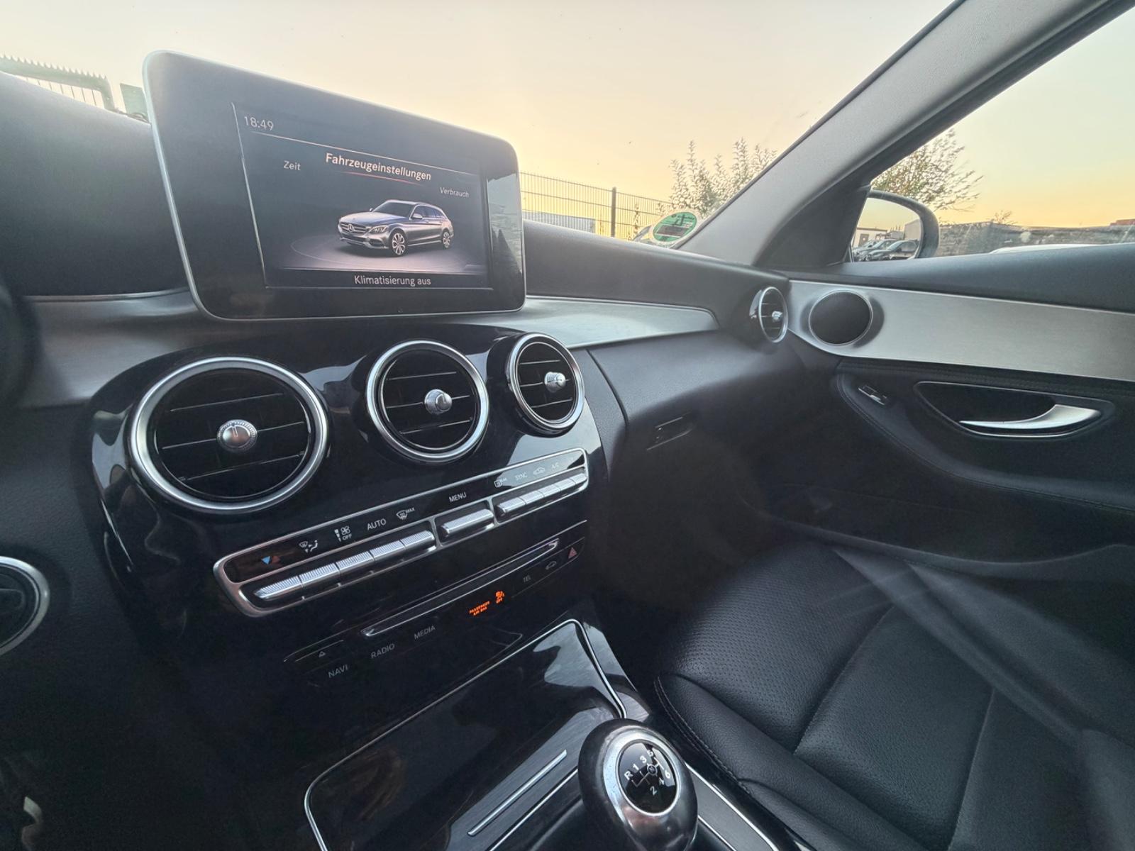 Mercedes-Benz C200 2014 — photo 16