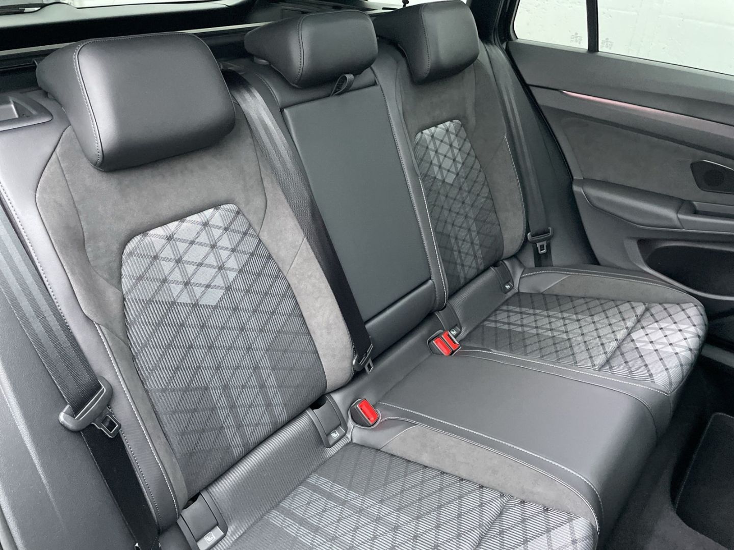 Golf Variant VIII R-Line 1.5 eTSI DSG AHK/Pano/H