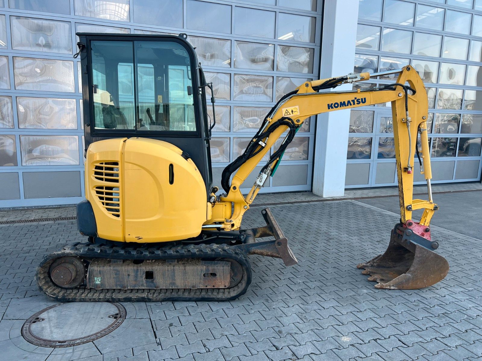 Fahrzeugabbildung Komatsu PC26MR / 2.032h / Tieflöffel 600mm/ MS03