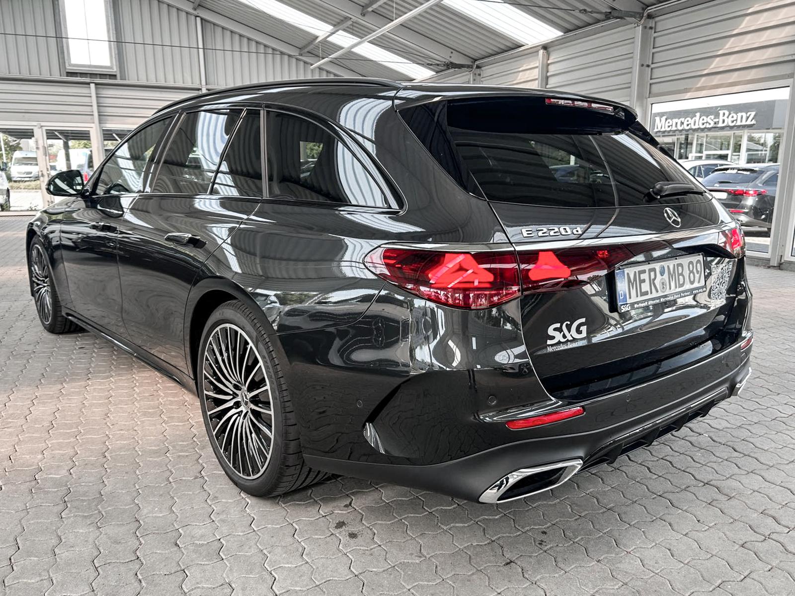 Mercedes-Benz E 220 d T AMG MBUX+360°+DIG-LED+Pano+AHK+Distron