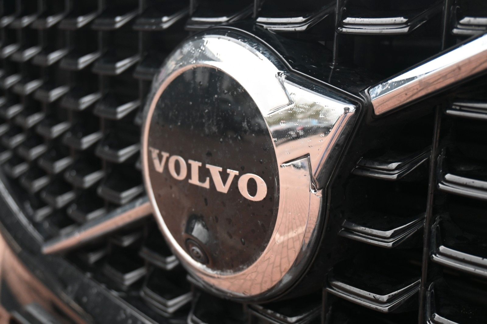 Fahrzeugabbildung Volvo XC60 B5D AWD UltimateDark*LUFT*PANO*STHZ*360*H&K