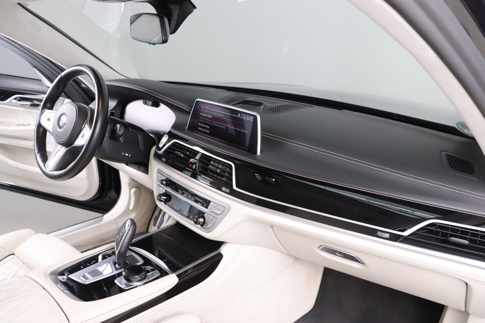 Fahrzeugabbildung BMW 750 L i xDrive M Paket Night-Vision * 4x Massage