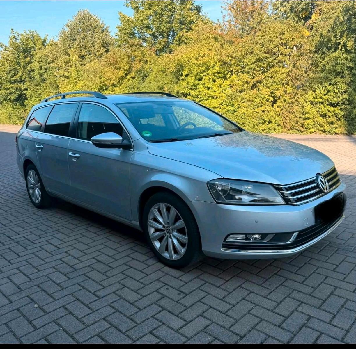 Volkswagen Passat 2011 — вигляд ззаду