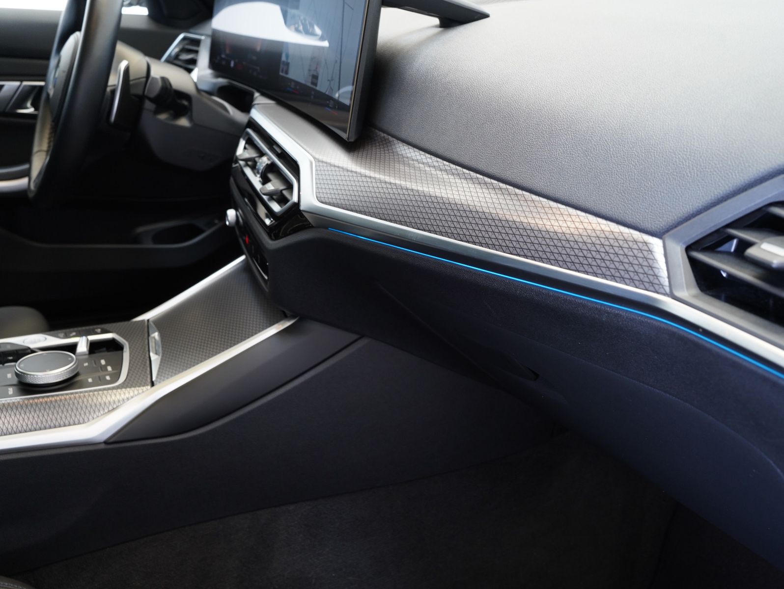Fahrzeugabbildung BMW 320 i Touring M Sport SHADOW/WIDE/HEADUP/PANO