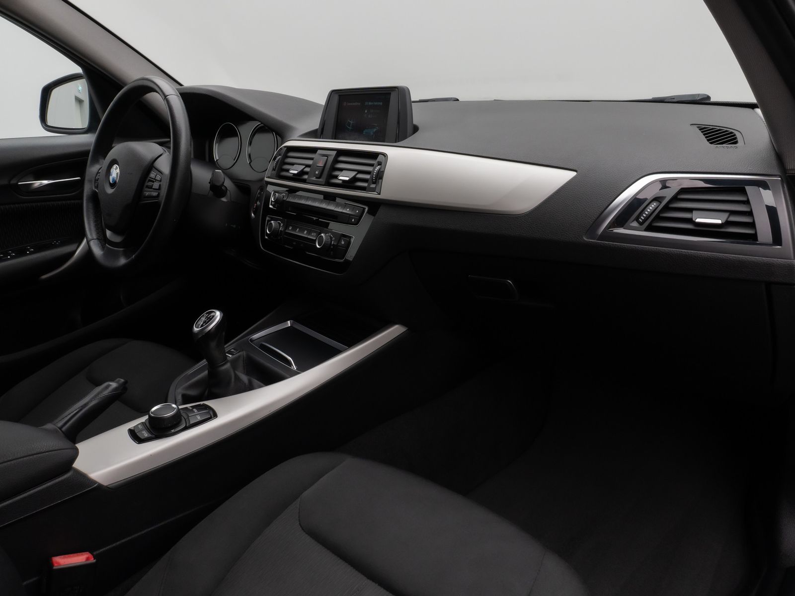 Fahrzeugabbildung BMW 118i  Sitzheizung PDChint Geschwindigkeitsreg