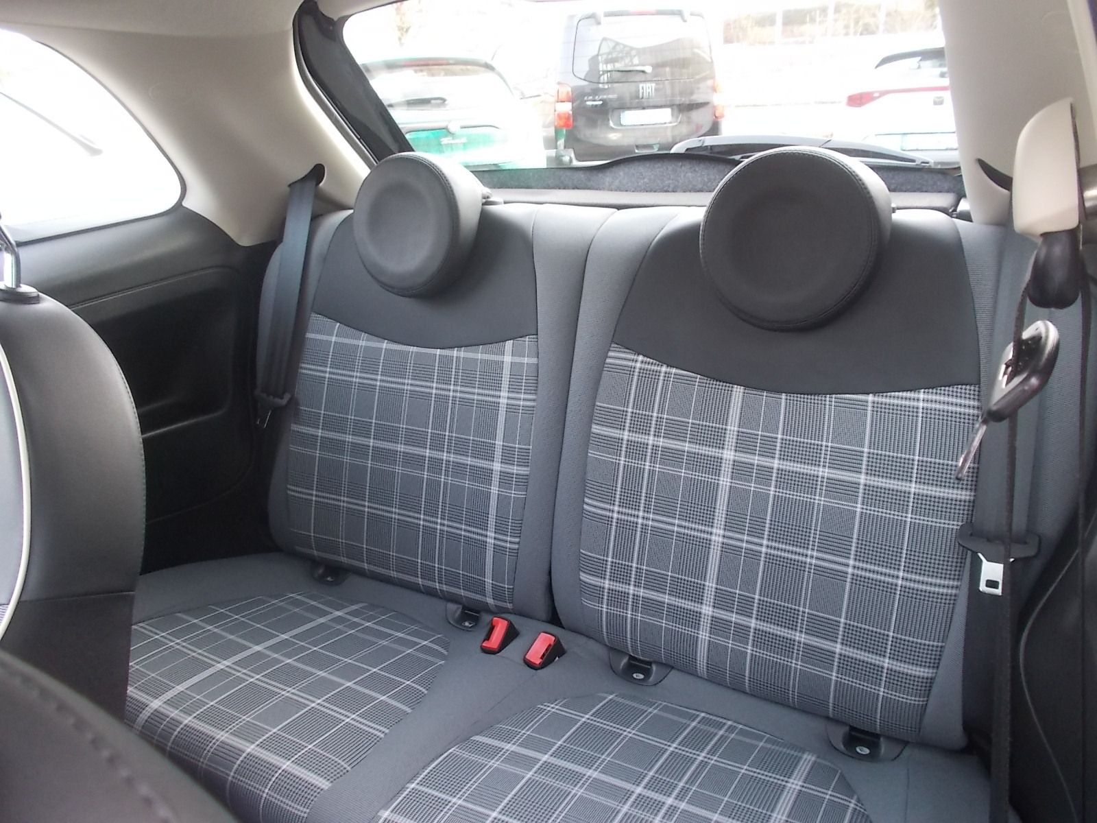 Fahrzeugabbildung Fiat 500 Lounge 1.2 8V