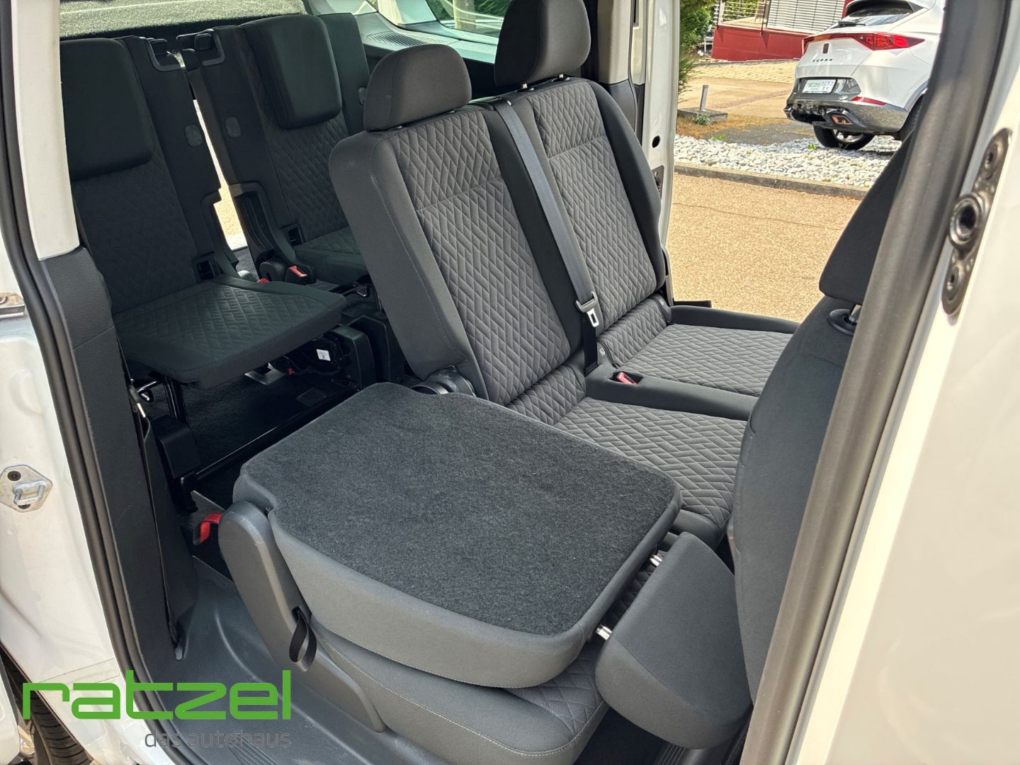 Fahrzeugabbildung Volkswagen Caddy Life 2.0 TDI 7 Sitze+NAVI+PDC+LED