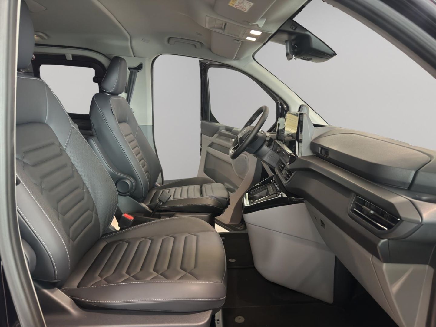 Fahrzeugabbildung Ford Tourneo Custom Bus Plug-in Hybrid 340 L1 Titaniu